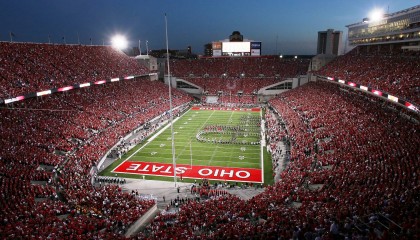 开云体育app-贝林厄姆的沉默与轰鸣，F1年度争冠之夜，一颗心脏如何压碎压力