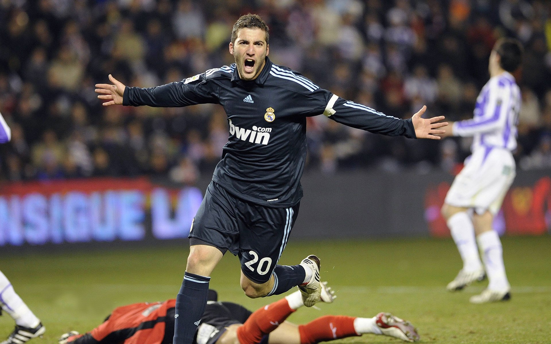 黄蜂收割猛龙，霍勒迪如何成为逆转乾坤的关键先生